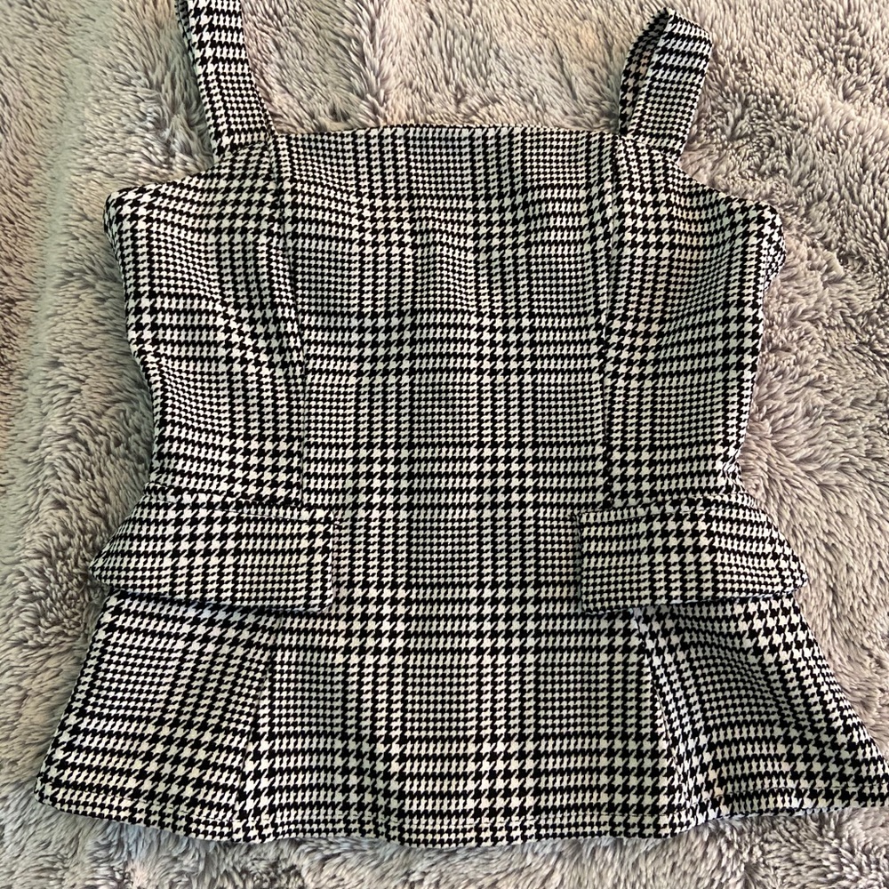 Black and white shirt🖤🤍